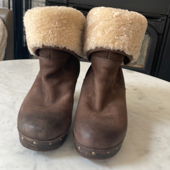 Ugg Lynnea Shearling Clog Boots - Picture 12 of 15